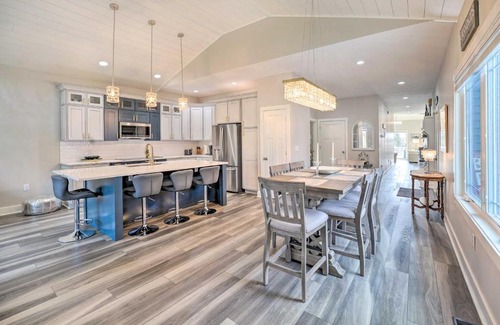 Ludington Casa | Sleek Ludington Haven Less Than 1 Mi to Lake Michigan
