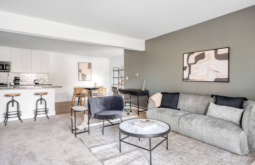 Sharon Heights Apartamento | Sleek Menlo Park 2BR w/ Pool, W/D, Gym, near 82, 101, 280, by Blueground