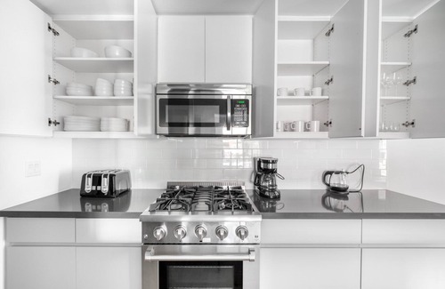 Sharon Heights Apartamento | Sleek Menlo Park 2BR w/ Pool, W/D, Gym, near 82, 101, 280, by Blueground