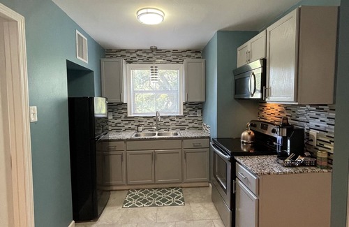 St. Gabriel Apartamento | Sleek Modern Apartment near Tiger Stadium and L'Auberge Casino