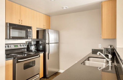 Old Pasadena Apartamento | Sleek Pasadena 1BR w/ Gym & Pool, nr Colorado Ave, by Blueground