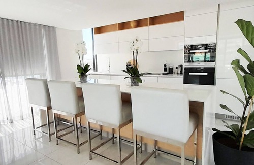 Fresnaye Apartamento | Sleek Penthouse 5 min from Cape Town beaches.