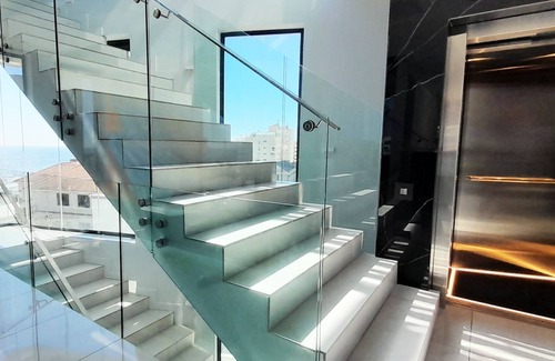 Fresnaye Apartamento | Sleek Penthouse 5 min from Cape Town beaches.