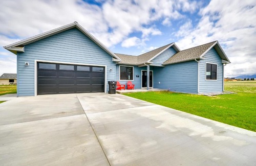 Red Lodge Casa | Sleek Red Lodge Home Rental with Private Hot Tub!