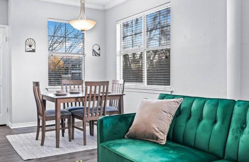 Fossil Creek Apartamento | Sleek Retreat 2BR, 2BA Pool Access