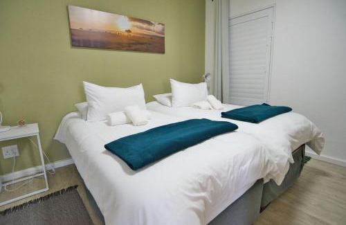Swakopmund Apartamento | Sleek Retro Modern Apartment City Centre