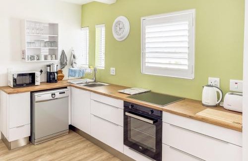 Swakopmund Apartamento | Sleek Retro Modern Apartment City Centre