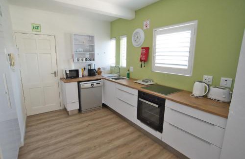Swakopmund Apartamento | Sleek Retro Modern Apartment City Centre