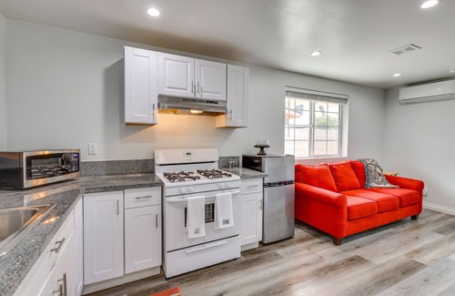 San Fernando Apartamento | Sleek San Fernando Studio ~ 14 Mi to Universal