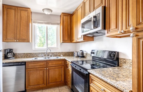 Sherman Oaks Apartamento | Sleek Sherman Oaks 1BR w/ Pool, Gym, Lounge, near TJ + WF, by Blueground