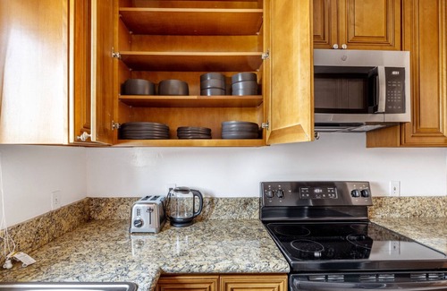 Sherman Oaks Apartamento | Sleek Sherman Oaks 1BR w/ Pool, Gym, Lounge, near TJ + WF, by Blueground