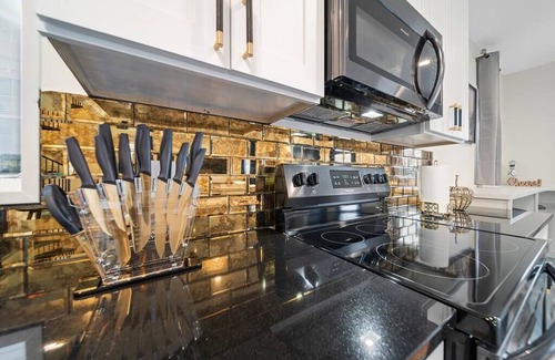 Nashville Casa | Sleek Sky-Blue 3 Level Townhome Sleeps 11