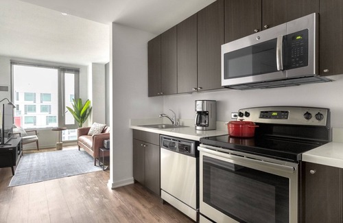 Downtown San Francisco Apartamento | Sleek SoMa 1BR w/ Gym, Roofdeck, W/D, nr. Muni & BART, by Blueground