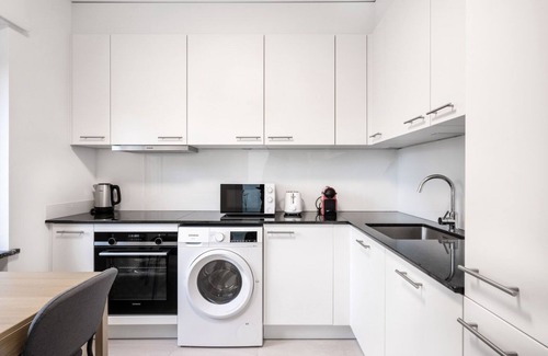 St. Johann Apartamento | Sleek St. Johann 3 Room w/ Storage & W/D, nr Local Market, by Blueground