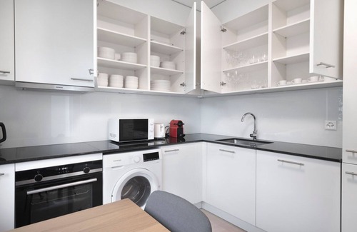 St. Johann Apartamento | Sleek St. Johann 3 Room w/ Storage & W/D, nr Local Market, by Blueground