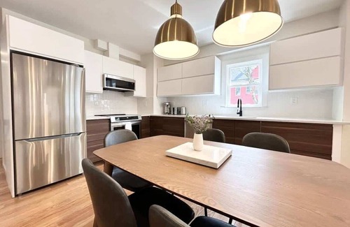 Arlington Apartamento | Sleek & Stylish Condo Retreat, 2BA, W/D