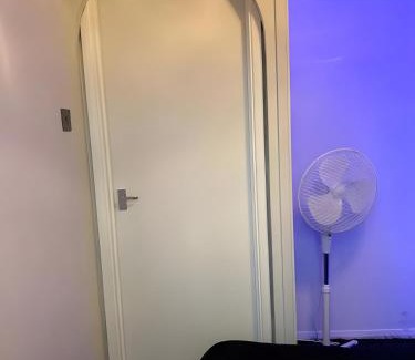 West Ham Apartamento | Sleek & Stylish - E15 Apartment With Parking