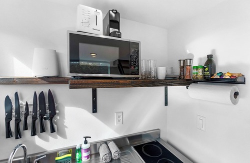 Columbia City Apartamento | Sleek & Stylish Urban Loft