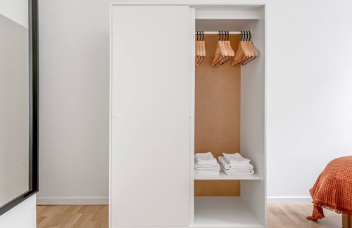 Frederiksberg Apartamento | Sleek Valby 2BR w/ W/D, Office & Storage, nr Spinderiet, by Blueground