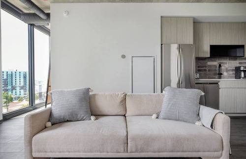 Near West Side Apartamento | Sleek West Loop 1BR w/ Dog Run & Gym, nr Union Park, by Blueground