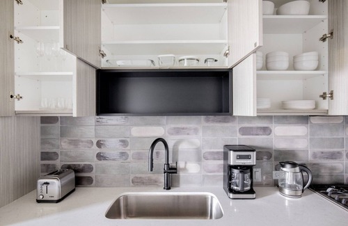 Near West Side Apartamento | Sleek West Loop 1BR w/ Dog Run & Gym, nr Union Park, by Blueground