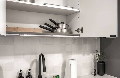 Historic Ybor Apartamento | Sleek Ybor Studio | Free Parking | Minutes to DT!