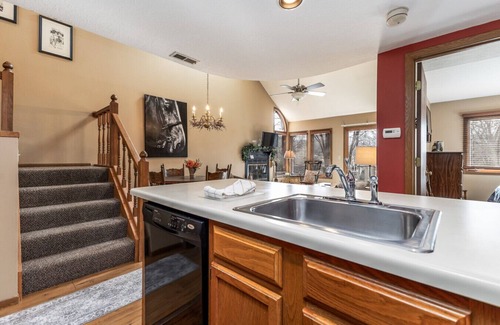 The Galena Territory Casa | Sleep 4 in cozy 2-bedroom, 2-bath townhouse