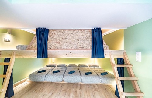 Oullins Apartamento | Sleep and go - unusual accommodation - Saint Genis Laval