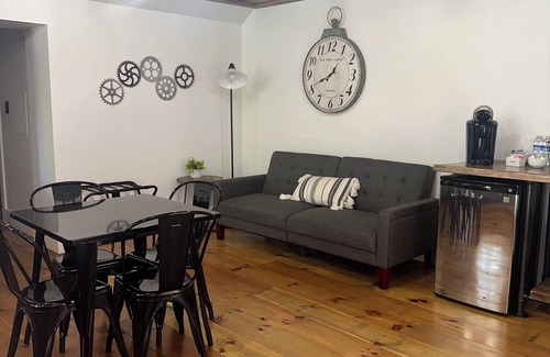 Massena Apartamento | Sleep at Simplicity - Downtown Loft & Boutique