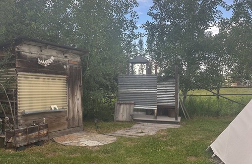 Bozeman Cabina | Duerma con comodidad, estilo tipi, bajo las estrellas, manténgase caliente alrededor del fuego