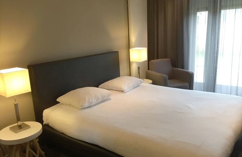 Renesse Hotel | Sleep Peacefully in Scenic Room w/ Walking Trails Nearby