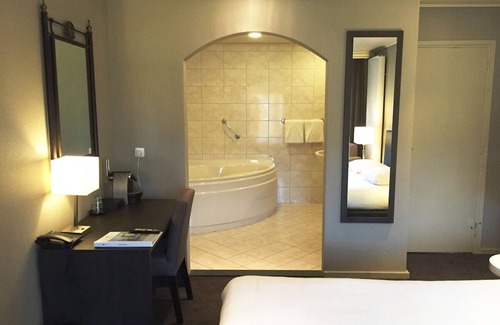 Renesse Hotel | Sleep Peacefully in Scenic Room w/ Walking Trails Nearby