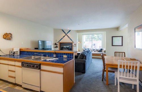 Kirkwood Condominio | Sleep under the stars - right next to the Kirkwood slopes!