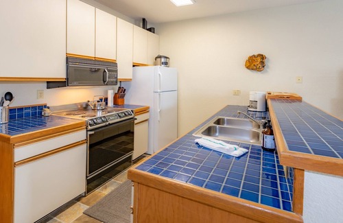 Kirkwood Condominio | Sleep under the stars - right next to the Kirkwood slopes!