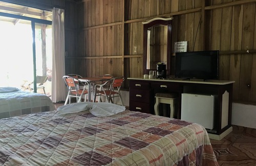 La Fortuna Hotel | Sleep VIP con habitación privada con vistas al Volcán Arenal