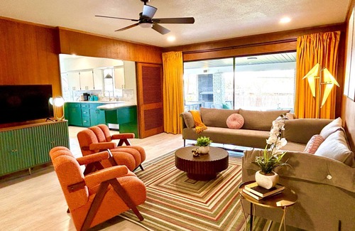 Shearer Hills - Ridgeview Casa | The Emerald Oasis -Pickleball & Pool May 1st l Disc Golf l Game Room