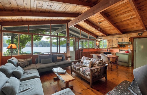 West Alton Cabina | Sleeper Island need boat dream cabin adventure lakefront family and pet friendly