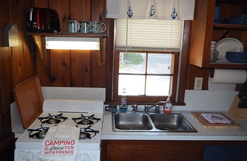 Honor Cabina | Sleeping Bear Riverside Cabins - Cabin #1
