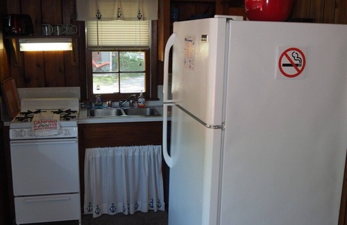 Honor Cabina | Sleeping Bear Riverside Cabins - Cabin #1