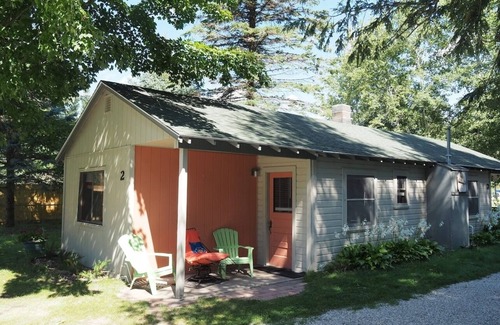 Honor Cabina | Sleeping Bear Riverside Cabins - Cabin #2