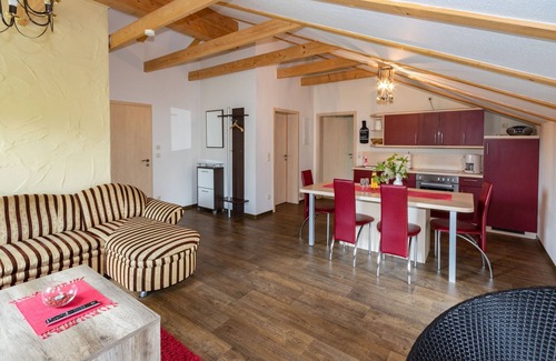 Burg Apartamento | Sleeping in the wine barrel 1, bedroom, living room/kitchenette, shower/WC - Fruit dreams Sleeping