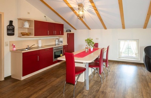 Burg Apartamento | Sleeping in the wine barrel 1, bedroom, living room/kitchenette, shower/WC - Fruit dreams Sleeping