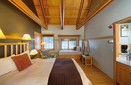 Leavenworth Hotel | Sleeping Lady Mountain Resort