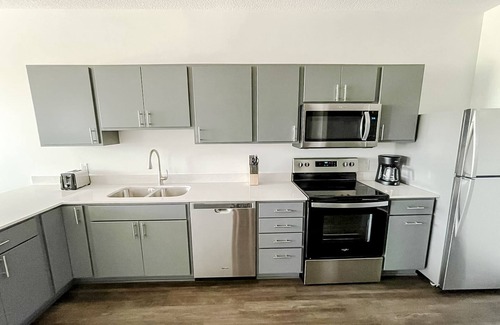 West Des Moines Apartamento | Sleepover: Alluring 1BD/1BA - Des Moines