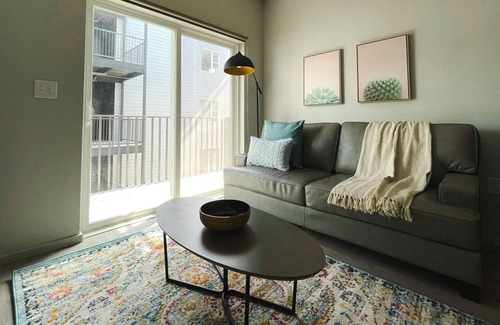 Downtown Omaha Apartamento | Sleepover: Convenient 1BD/1BA + Balcony - Downtown Omaha