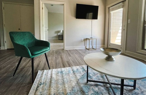 Ferndale Casa | Sleepover: Dazzling 1BD/1BA + Gym - Little Rock