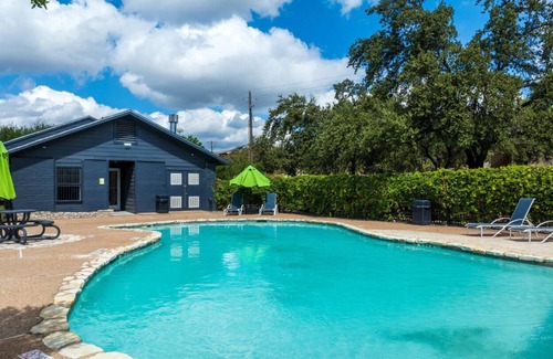 Windsor Park Apartamento | Sleepover : Delightful 1BD/1BA + Gym - Austin TX