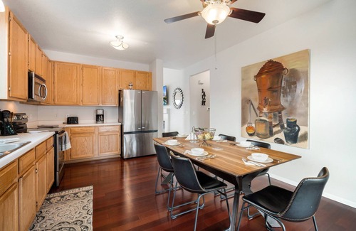 Centennial Casa | Sleepover in Centennial large backyard near everything. Pets Welcome