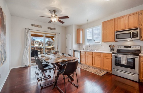 Centennial Casa | Sleepover in Centennial large backyard near everything. Pets Welcome