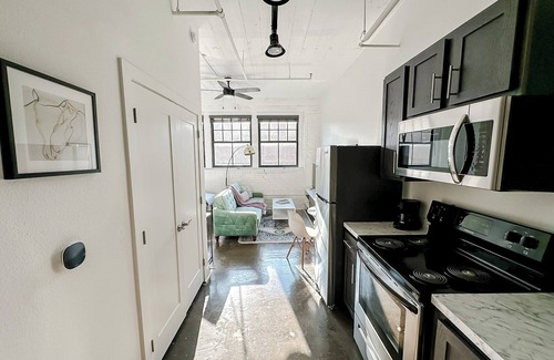 Old Town Apartamento | Sleepover : Tasteful Studio + Parking - Wichita
